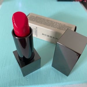 Burberry Makeup - Burberry Lipstic Crimson pink Burberry Makeup - Burberry Lipstic Crimson pink